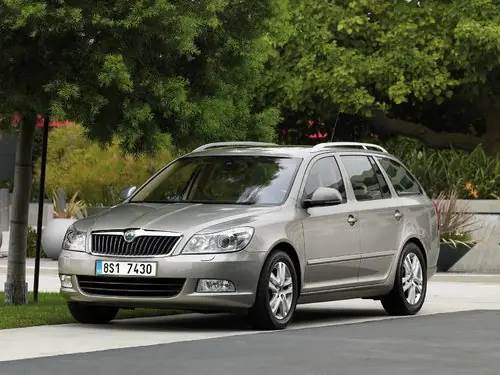 Skoda Octavia MED9.5.10 1037378588 06F906056EQ 8227