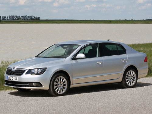 Skoda Superb EDC17C46 1037563718